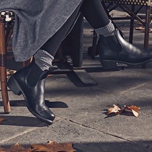 Blundstone Chelsea boots in black, size 40/9.5